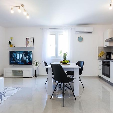 Petra Modern Apartment With Free Parking And Bbq Задар Экстерьер фото