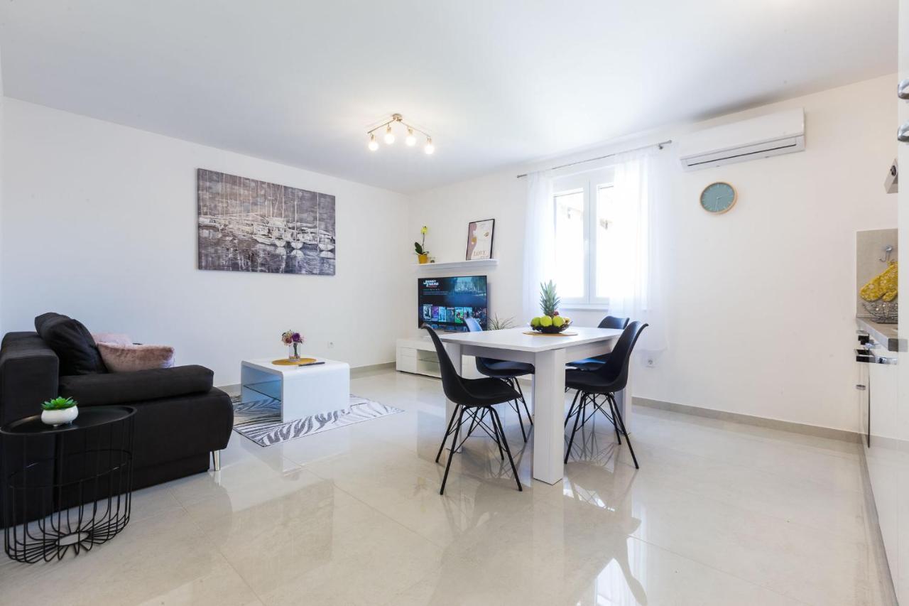 Petra Modern Apartment With Free Parking And Bbq Задар Экстерьер фото